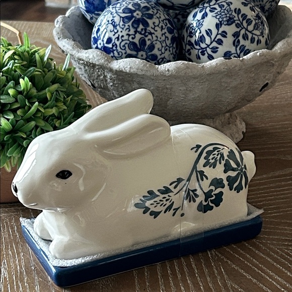 Other - NEW! Blue & White Floral Chinoiserie Ceramic Bunny Rabbit Butter Dish